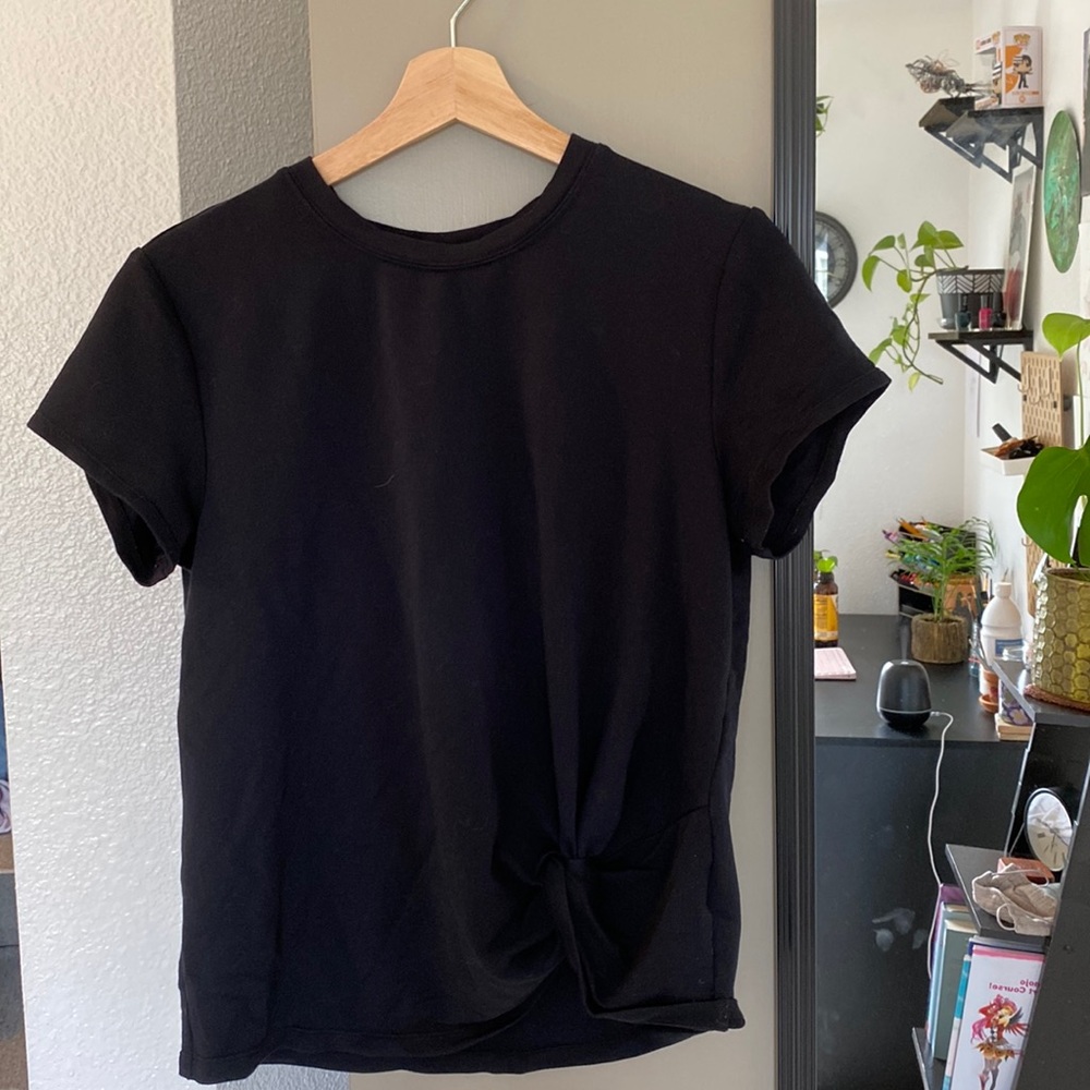 Brand: Skechers — Size: Medium — Skechers Ladies’ Wellness Knot tee